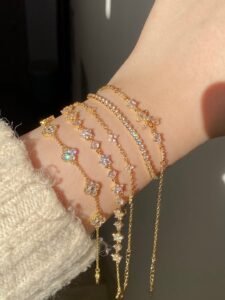 Minimalistic hand chain bracelet